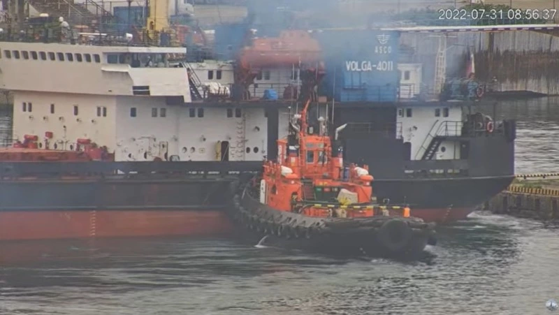 Холмский порт требует возместить пять миллионов рублей ущерба за причал, разрушенный теплоходом