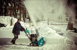 Сахалинцев просят жаловаться на плохую уборку дворов и улиц от снега и наледи