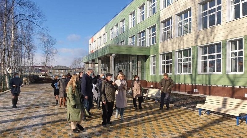 В Смирных с опережением на полгода построили школу на 910 учеников