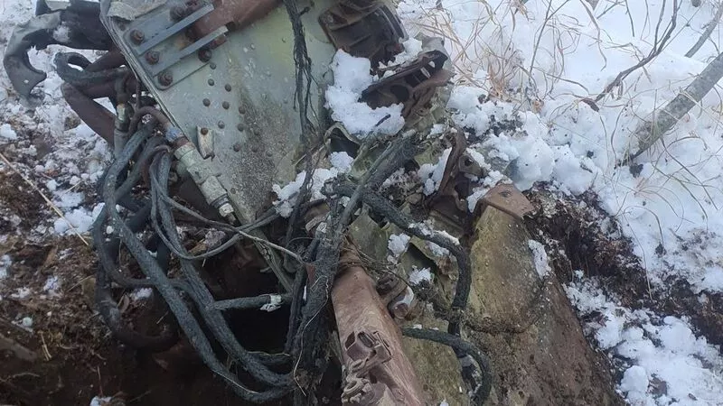 На Сахалине туристы нашли обломки советского самолета Ту-2