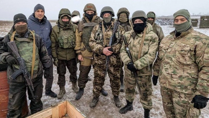 Бойцы на СВО провели жеребьевку детсадовской Лиги «Хоккей в валенках» на Сахалине