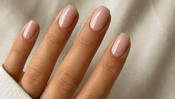  Модный маникюр на короткие ногти: 5 лучших идей лета-2025, которые легко повторить