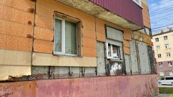Обшарпанный дом в Невельске вынудил губернатора обратиться в прокуратуру