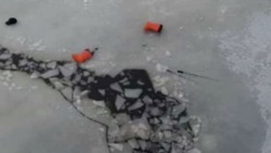 Мужчина упал под лед во время ловли корюшки на Буссе в Корсакове