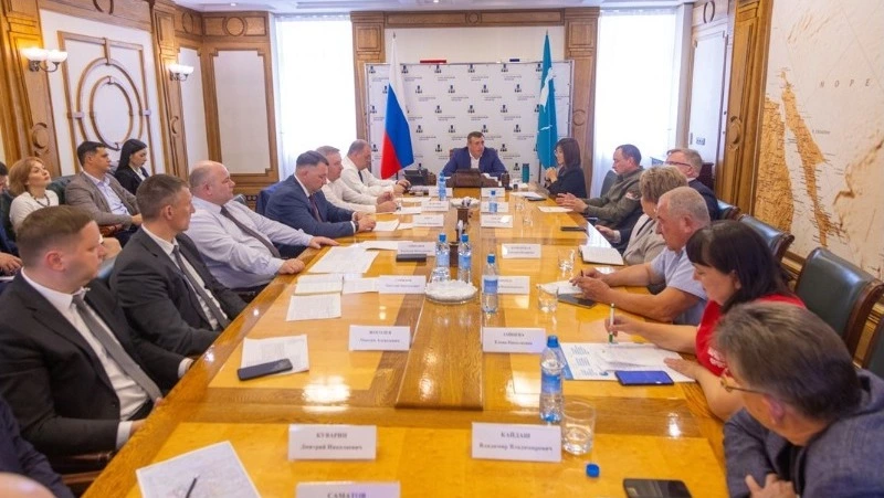 Лимаренко поручил устранить дефекты на дорогах и обеспечить бесперебойную связь на западе Сахалина