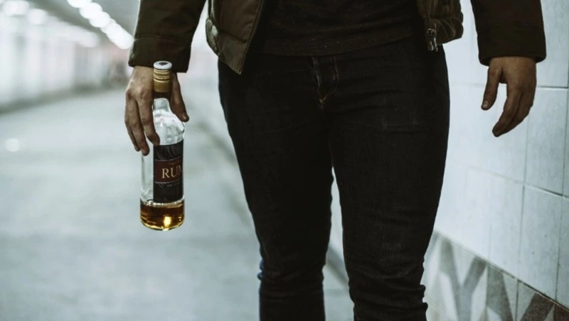 В Южно-Сахалинске собутыльник украл у приятеля 125 тысяч рублей