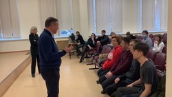 Сахалинский губернатор встретился со студентами, которые учатся по программе «двух дипломов»