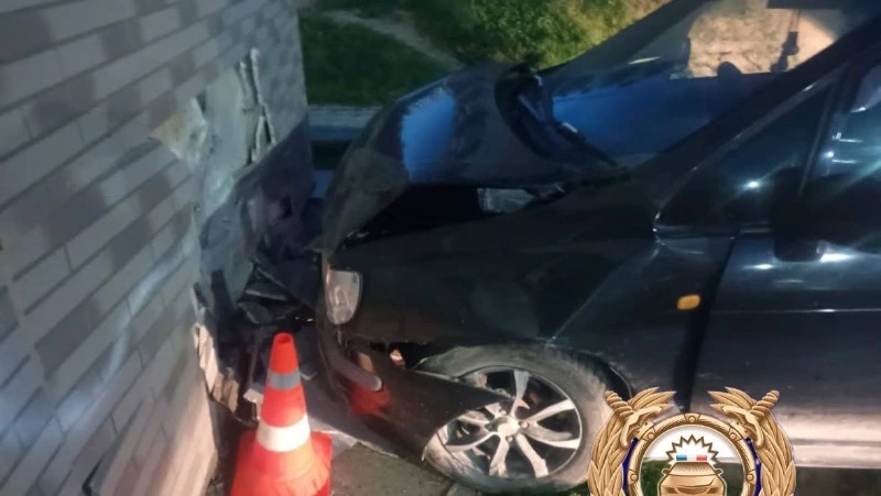 Водитель Toyota Corolla без прав переехала мужчину в Долинске