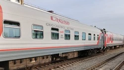 Грузовик вылетел на переезд прямо под пассажирский поезд до Ноглик