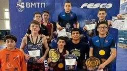 Борцы с Сахалина завоевали девять наград на состязаниях во Владивостоке 