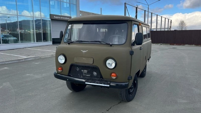 Автомобиль УАЗ передали бойцам СВО сотрудники администрации Южно-Сахалинска