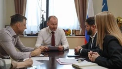 Вопросы развития спорта в Углегорском районе рассмотрели в профильном министерстве области