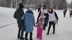 Влюбленным Сахалина подарили тюльпаны в парке