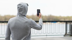 Житель Южно-Сахалинска украл сотовый телефон у нового знакомого 