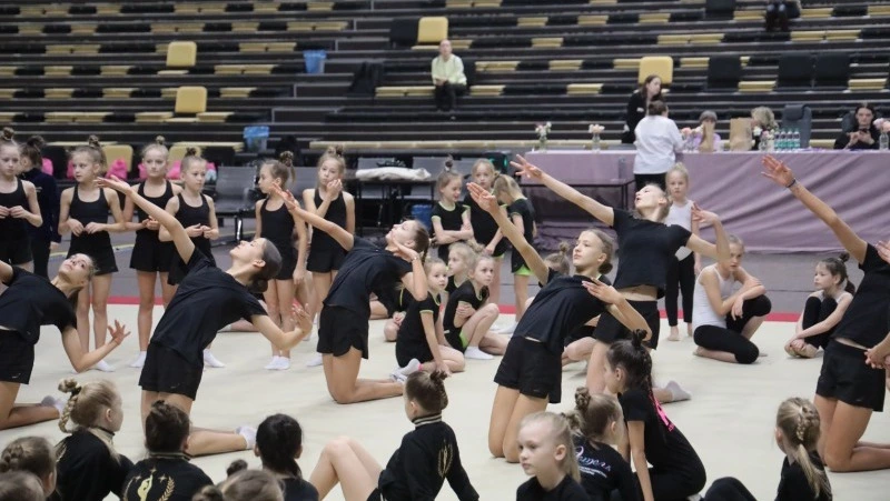 Хореограф сборной Москвы по гимнастике провела мастер-класс для спортсменок Сахалина