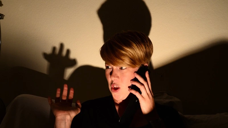 Пожилой житель Шахтерска поверил «банкирам» и потерял 3,7 миллиона рублей