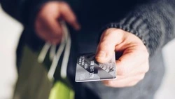 Житель Поронайска предстанет перед судом за кражу с банковской карты своего собутыльника