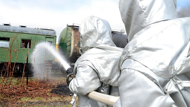 В Южно-Сахалинске учились тушить пожар на железной дороге
