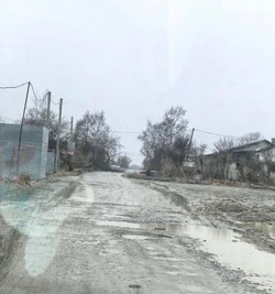 Жители ЖК «Ривер Парк» в Новотроицком пожаловались на разбитую дорогу и отсутствие парковок