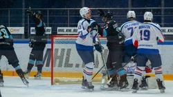 «Сахалинские Акулы» забросили юбилейную шайбу в матче с «Динамо-Шинник» в Бобруйске