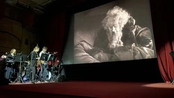 Доктор Фауст помог сахалинцам на время забыть о коронавирусе