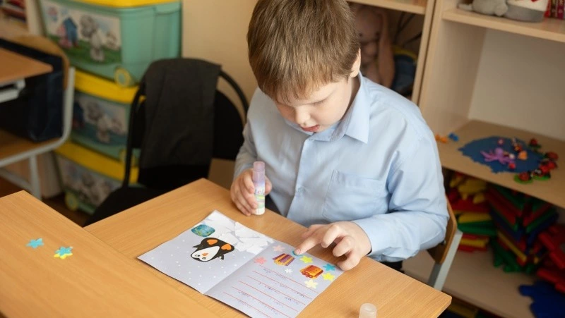 Ученики коррекционной школы в Южно-Сахалинске собрали посылки бойцам СВО