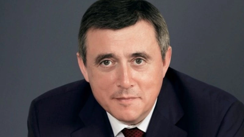 Островные пенсионеры начали получать «Социальные карты сахалинца»