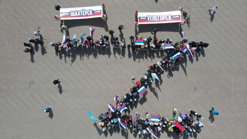 «Своих не бросаем!»: в Углегорске прошел автопробег в поддержку спецоперации