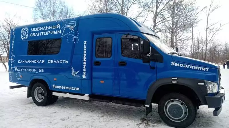 Первый передвижной мобильный технопарк «Кванториум» колесит по районам