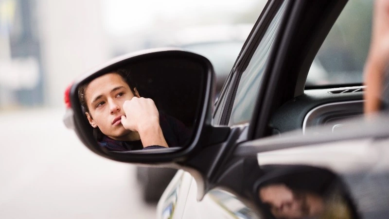 На Сахалине сын из мести матери вынес сейф с ключами от машины и сутки колесил с пьяным другом