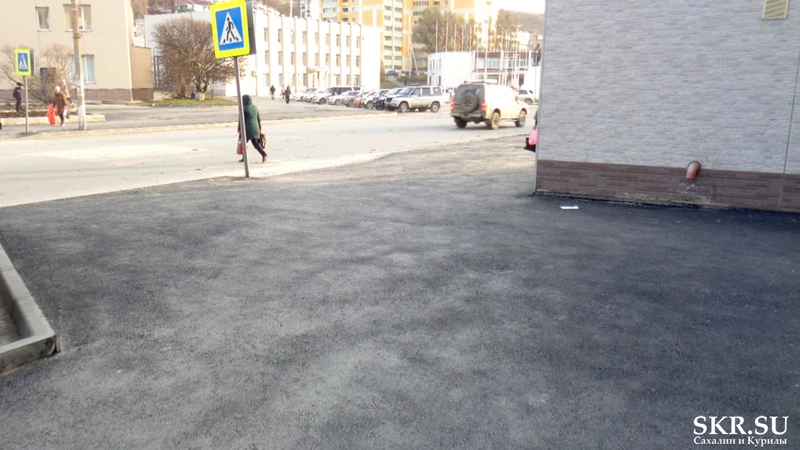 В Холмске спустя несколько месяцев после ремонта рассыпались дворы