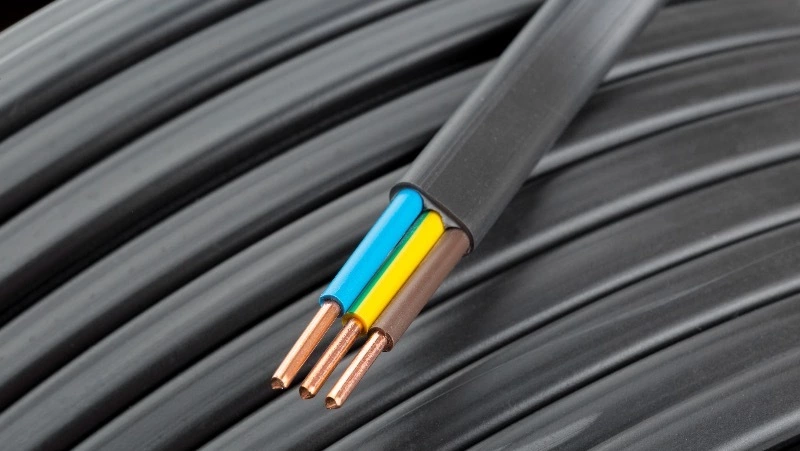 В Южно-Сахалинске задержали серийного вора кабелей и аккумуляторов 