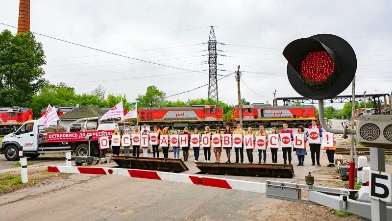 Поезд раздавил машину в Южно-Сахалинске ради безопасности
