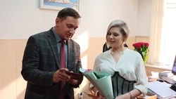 Редактору ИД «Губернские ведомости» вручили членский билет Союза журналистов России