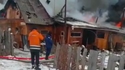 Пожарные потушили жилой дом в Шахтерске днем 6 ноября 