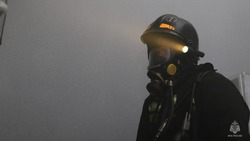 Пожарные потушили электрощиток в одном из домов Южно-Сахалинска