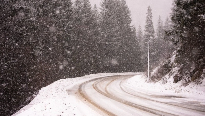 Дорогу от аэропорта Шахтерск до села Бошняково открыли из-за улучшения погоды