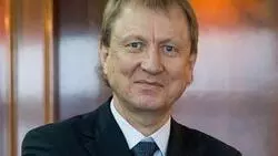 Мэр Курильска добавил почти миллион в семейную копилку