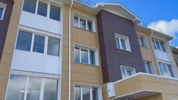 Жители Краснополья проверили новые квартиры перед переездом