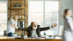 Superjob: каждый второй житель России хочет работать четыре дня в неделю