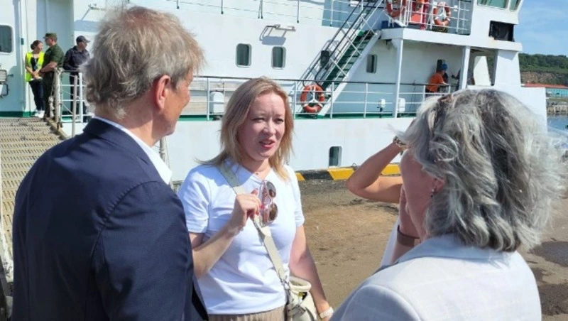 Анастасия Киктева привезла новые учебники по истории России на Курилы