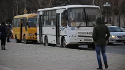 Свидетелей аварии, где автобус сбил девушку, ищут в Южно-Сахалинске