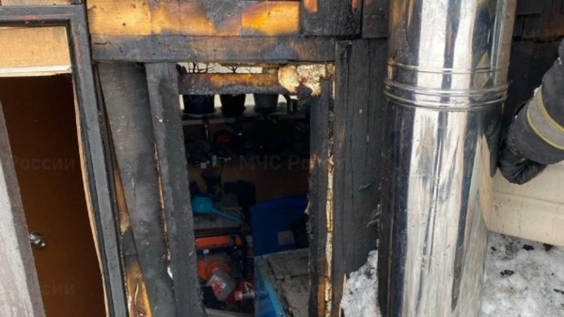 Частный дом загорелся в Макарове 