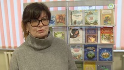 Работник библиотеки в Ногликах рассказала о важности борьбы с неофашистами на СВО
