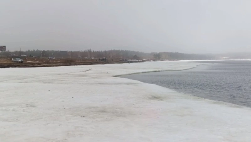Рыбаков оторвало на льдине на озере Изменчивом в Корсаковском районе 