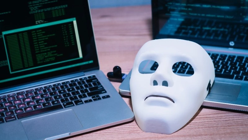 Пенсионер перевел телефонным мошенникам 11 млн рублей на Сахалине