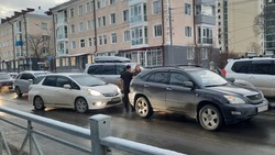 Утренняя авария спровоцировала пробку в Южно-Сахалинске 