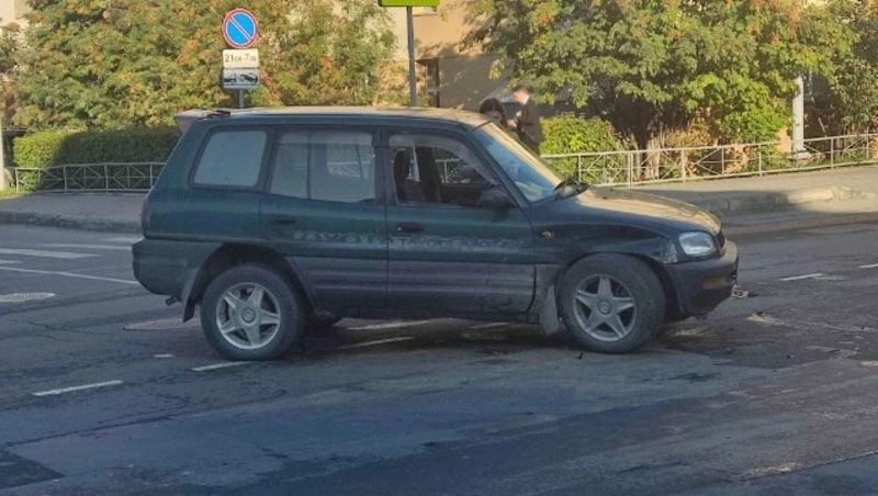 Автомобиль эвакуировали после ДТП в Южно-Сахалинске