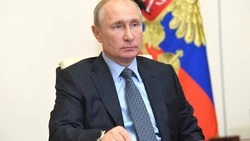 «Я сделал еще одну прививку»: Путин прошел ревакцинацию от COVID-19