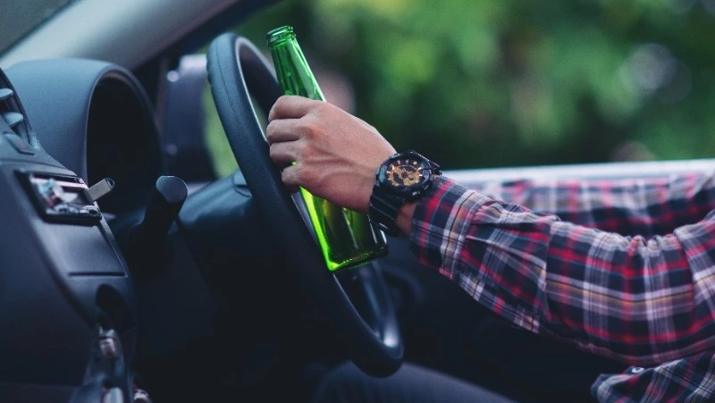 Военнослужащий на Сахалине сел за руль пьяный и без прав